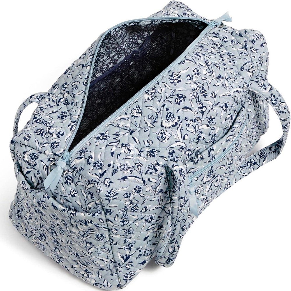 🧳 Vera Bradley Medium Travel Duffel Bag Cotton Floral Print (item #: 056)